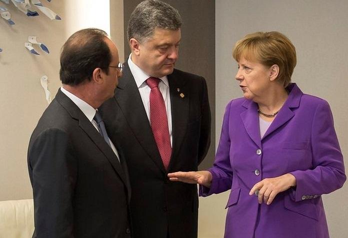 Порошенко обсудил выполнение минских соглашений с Меркель и Олландом
