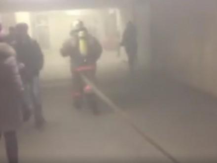У Києві загорілася станція метро «Дружби народів» (ВІДЕО)