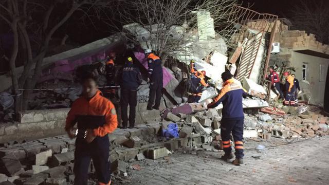 Новый взрыв в Турции: пятеро погибших, 39 раненых (ФОТО)