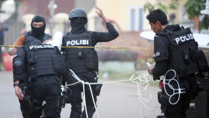Арестованы еще трое подозреваемых во взрывах в Джакарте