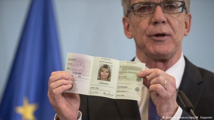 У Німеччині мігрантів зобов’яжуть отримувати паспорт біженця