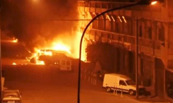 При атаке «Аль-Каиды» на отель в Буркина-Фасо погибли 23 человека из 18 стран