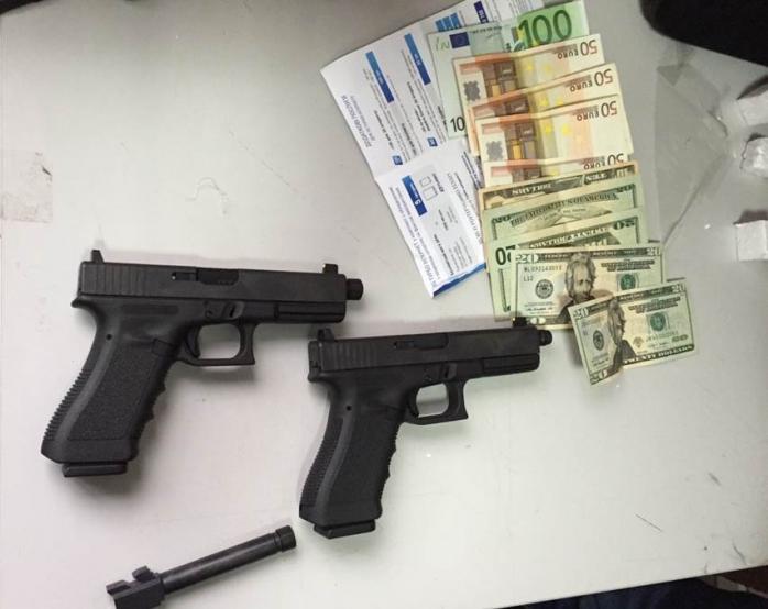 СБУ задержала торговца пистолетами Glock
