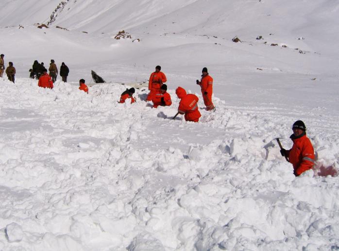 Спасатели нашли всех украинцев, попавших под лавину на Кавказе