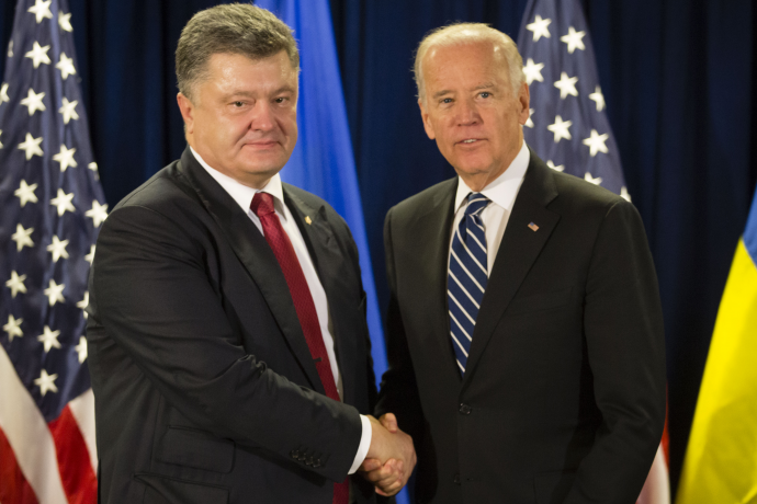 Порошенко і Байден скоординують дії для звільнення полонених на Донбасі