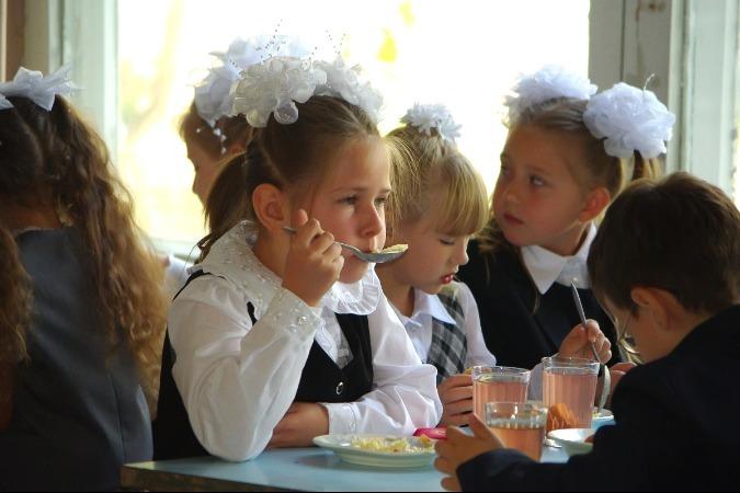 В Україні скасували безкоштовне харчування для молодшокласників