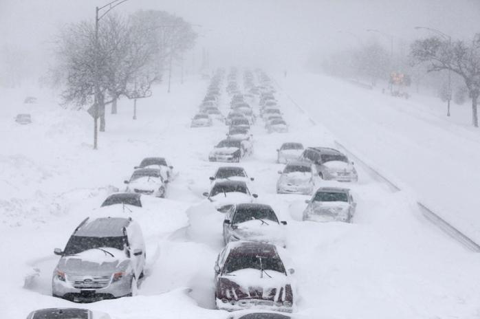 Снігова буря в США: 10 загиблих, близько тисячі ДТП