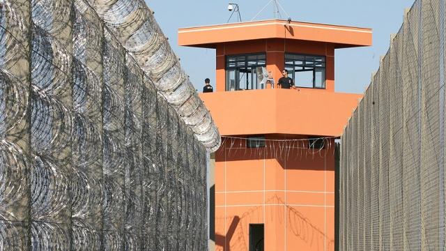 В Бразилии около 100 заключенных сбежали из тюрьмы