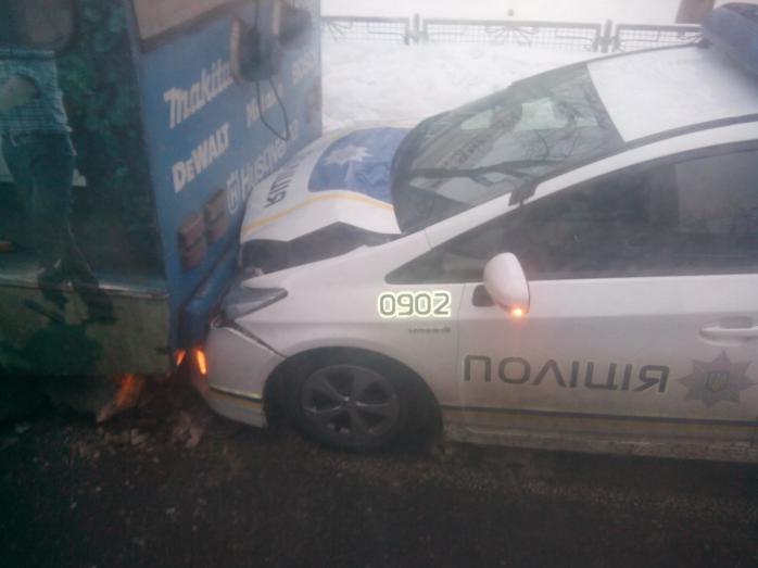 У Харкові поліцейські врізалися в тролейбус (ФОТО, ВІДЕО)