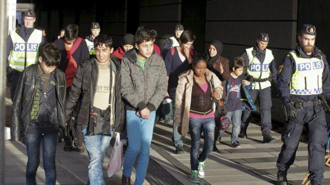 Швеция депортирует до 80 тыс. беженцев
