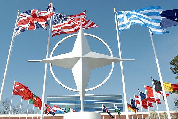 НАТО будет рассекречивать документы для борьбы с пропагандой РФ