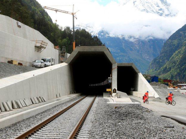 В Швейцарии товары будут доставлять по туннелям