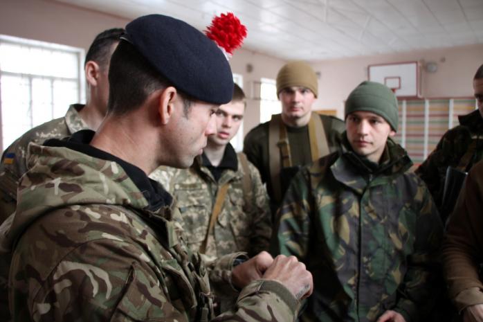 Британські морпіхи у Миколаєві навчають українських військових (ФОТО)
