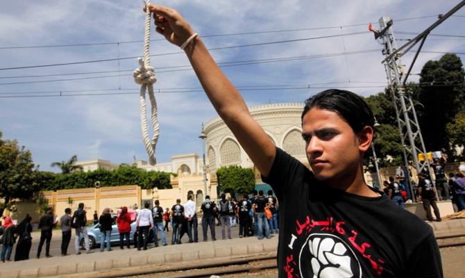 В Египте отменили смертные приговоры почти 150 людям