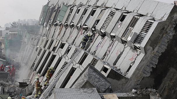 Число жертв землетрясения на Тайване достигло 37 человек