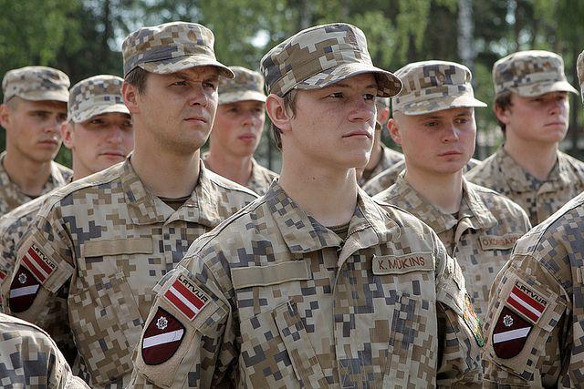 Уряд Латвії планує дозволити військовим збивати безпілотники