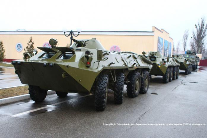 Колонна бронетехники Госпогранслужбы отправилась из Киева на Донбасс (ВИДЕО)