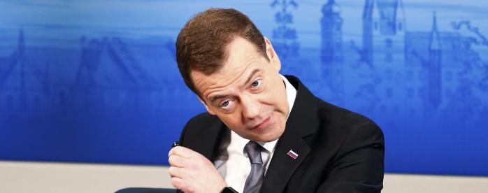 Медведев: РФ скатилась к новой холодной войне с Западом