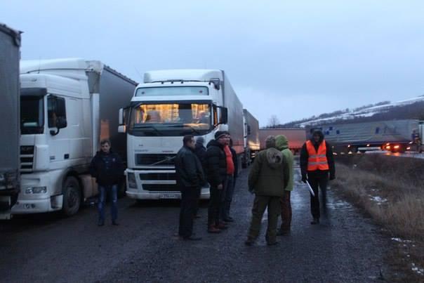 Україна призупинила транзит російських вантажівок