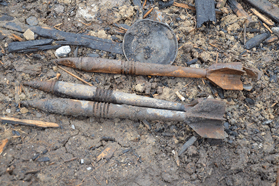 На складах в Сватово обнаружены неразорвавшиеся снаряды (ФОТО)