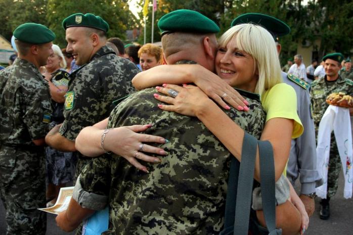 Трьох українців звільнили з полону бойовиків — Порошенко