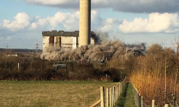 У Британії обвалилася електростанція, є жертви (ФОТО, ВІДЕО)