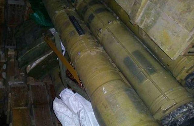 В Донецкой области обнаружен большой тайник с ракетами и гранатометами (ФОТО)