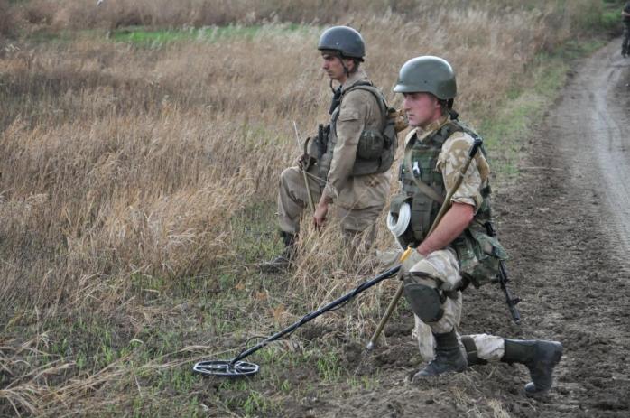 НАТО направить в Україну обладнання для розмінування на Донбасі