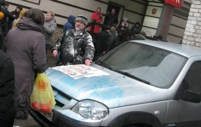 В память о Немцове: в Воронеже траурное шествие забросали яйцами и зеленкой (ФОТО)