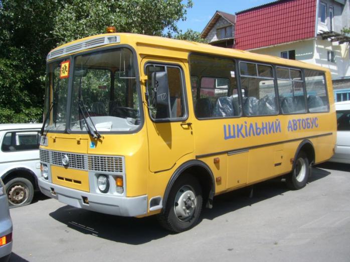 Яценюк дал задание закупить тысячу школьных автобусов
