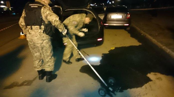 На Івано-Франківщині невідомий кинув гранату в автомобіль депутата (ФОТО)