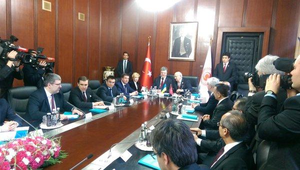 Порошенко закликав Туреччину визнати депортацію кримських татар геноцидом