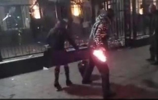 Полиция открыла дело в связи с забрасыванием посольства РФ в Киеве «коктейлями Молотова» (ФОТО)