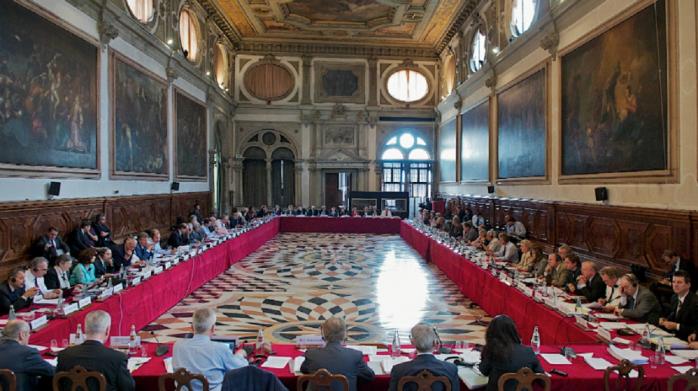 Венецианская комиссия разрешила лишать гражданства за терроризм
