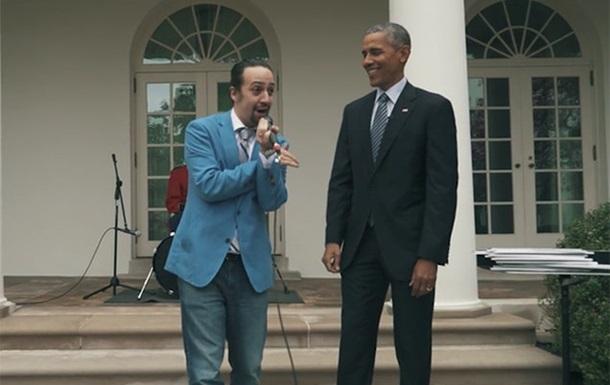 Обама помог рэперу исполнить песню на пороге Белого дома (ВИДЕО)