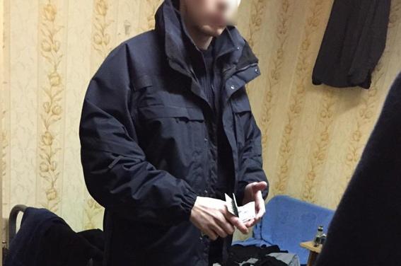 В Киеве задержан командир роты патрульных, присвоивший 11 тыс. долларов
