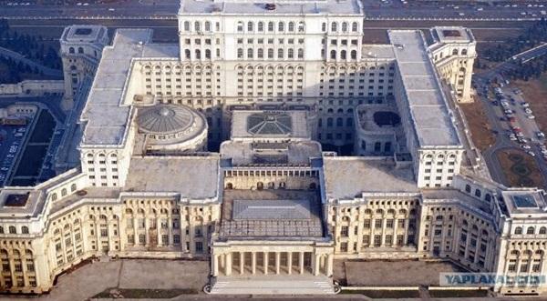 Бывший дворец Чаушеску в Бухаресте открыли для туристов (ВИДЕО)