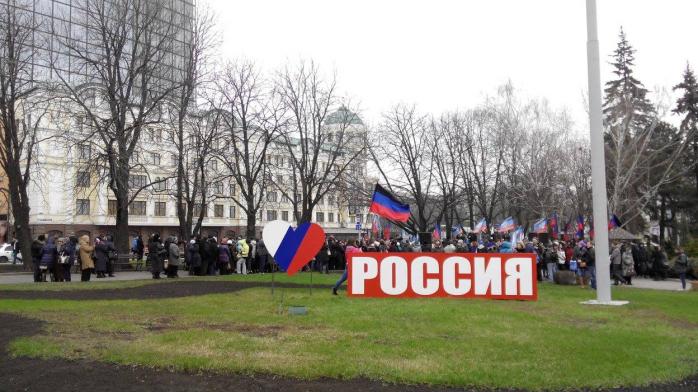 У ДНР відсвяткували анексію Криму встановленням пам’ятника Росії (ФОТО)