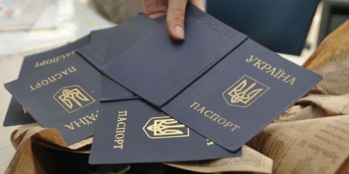 На Луганщине руководитель ГМС оформлял украинские паспорта лицам с оккупированных территорий