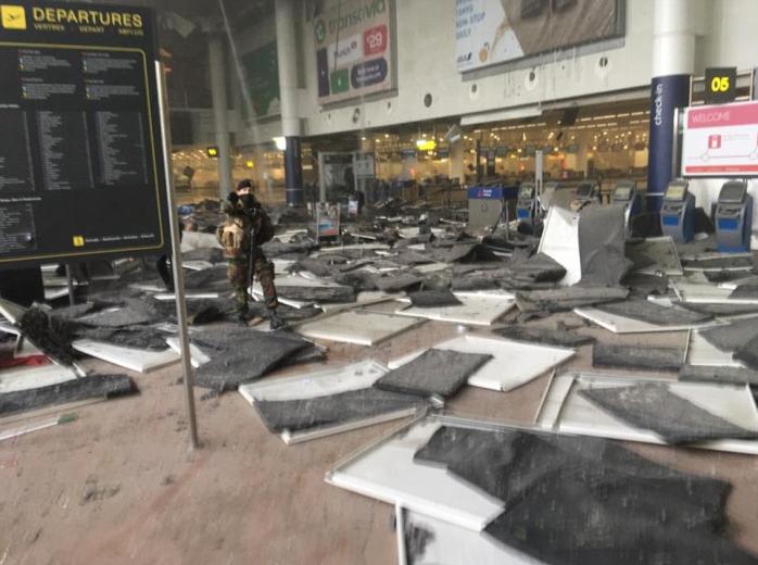 В брюссельском аэропорту прогремело два взрыва, 11 погибших (ФОТО)
