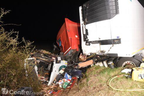 Во Франции жертвами столкновения микроавтобуса и грузовика стали 12 человек