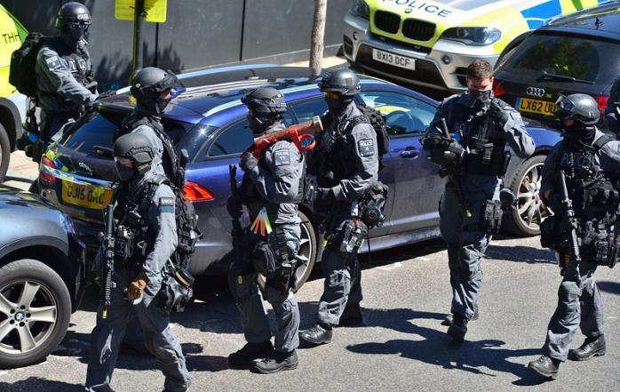 В пригороде Парижа полиция нашла арсенал оружия и взрывчатку