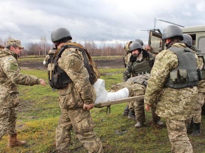 На Донбассе от рук боевиков погиб один украинский защитник, семеро ранены
