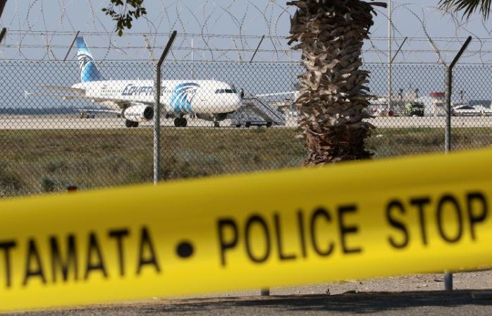 Опубликовано видео освобождения заложников из угнанного самолета EgyptAir