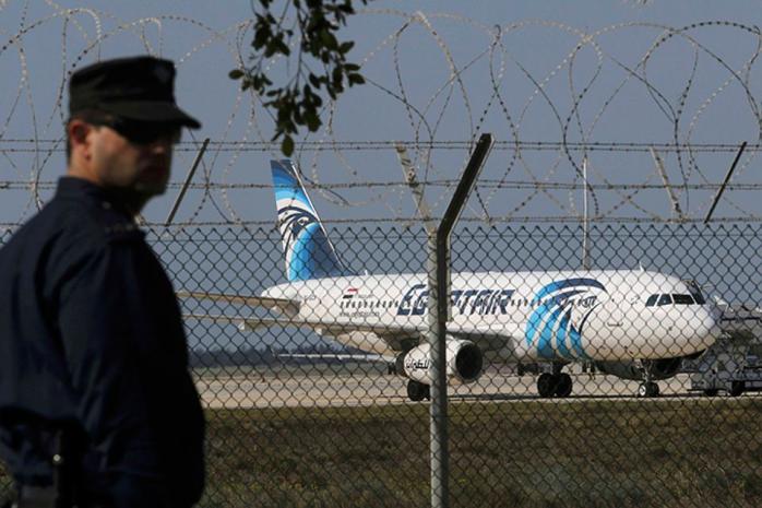 Вибухівки на борту захопленого літака EgyptAir немає — ЗМІ