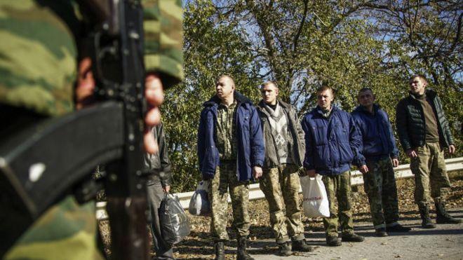 Боевики на Донбассе держат в плену 40 гражданских