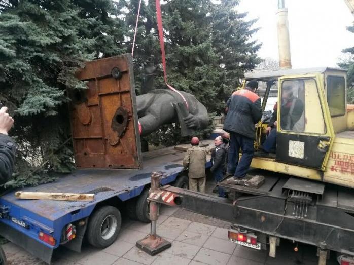У Маріуполі демонтували пам’ятник Орджонікідзе (ФОТО)