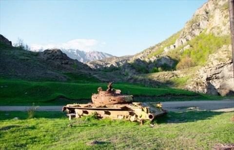 Нагорный Карабах: Армения и Азербайджан заявили о возобновлении обстрелов
