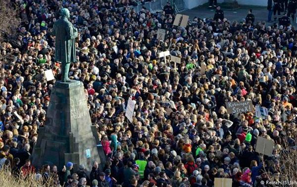 В Исландии тысячи людей требовали отставки премьера из-за панамских офшоров