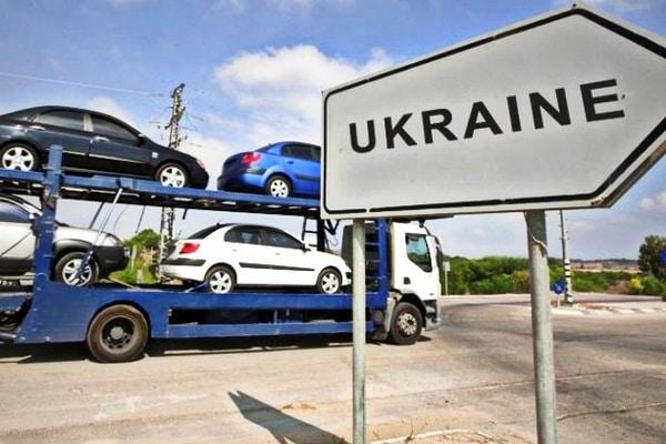 Яценюк поручил внести в Раду законопроект об отмене пошлины на импорт автомобилей с пробегом